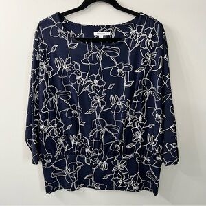 Chico’s Navy & White Floral 3/4 Length Sleeve Stretchy Round Neck Blouse Size 12